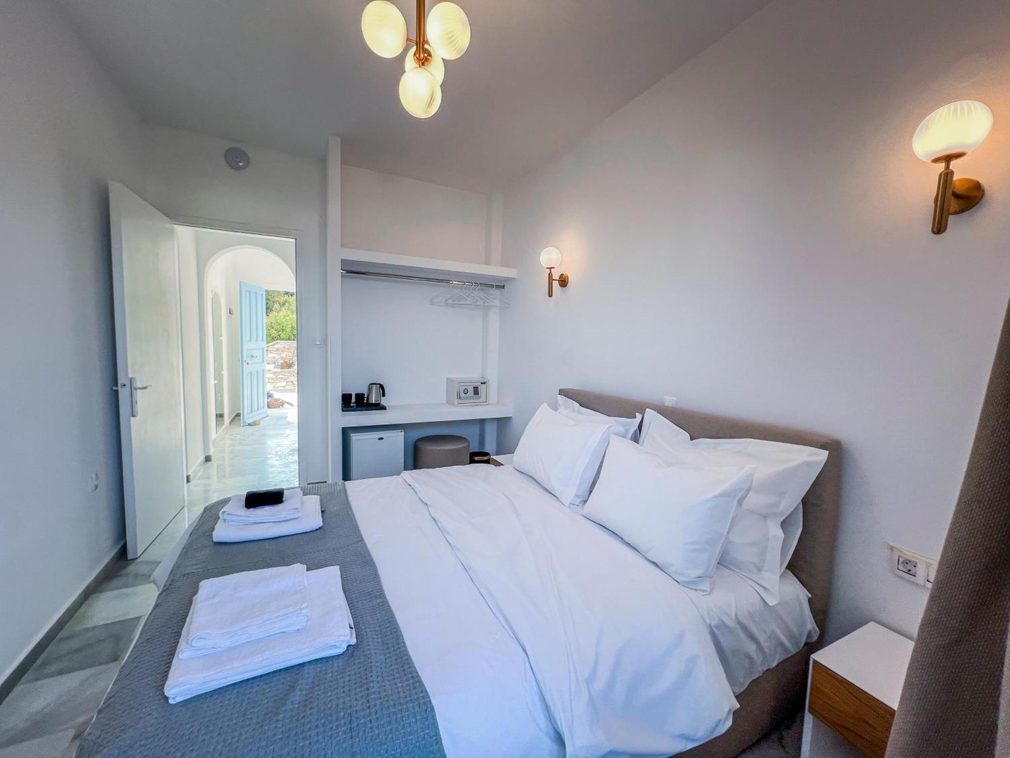 Yaleena Residences Drios Ngoại thất bức ảnh